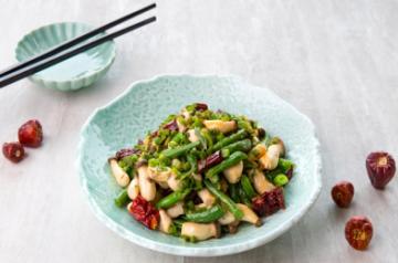 Wok Fried Shimeiji Mushroom, Beans