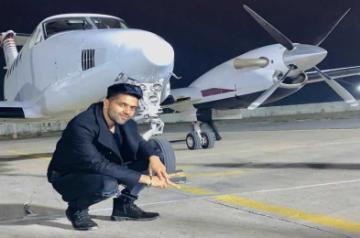 Mumbai, July 3 (IANS) Singer Guru Randhawa has been flaunting his all-new, perfectly toned body on social media.