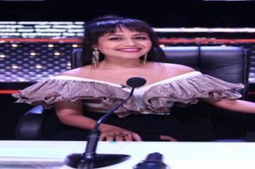 Mumbai: Singer Neha Kakkar on the sets of singing reality show  "Indian Idol 10" in Mumbai on July 24, 2018.(Photo: IANS)