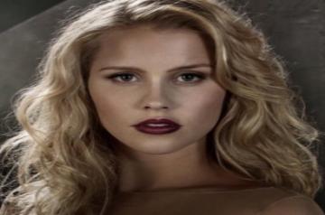 Claire Holt  (Photo: Twitter/@claireholt)