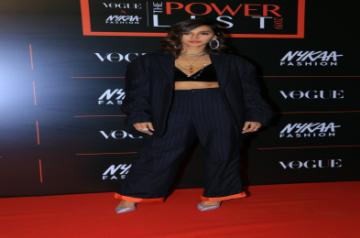 Mumbai, July 26 (IANS) Intelligent, creative and artistic - this is how actress, popular VJ Shibani Dandekar describes her beau Farhan Akhtar .