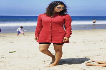 Sunny Leone enjoys beach day out. (Photo: instagram@sunnyleone)