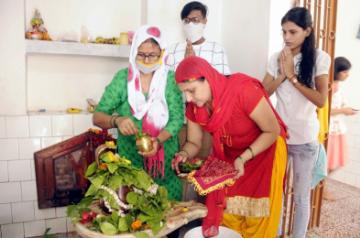 Devotees perform rituals as they offer prayers to Lord Shiva on the first Monday of Shravan, at the Kankarbagh Shiv Temple in Patna on July 6, 2020. (Photo: IANS)