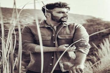 Mumbai, Aug 26 (IANS) On Wednesday, soon after a yet-untitled cross-border love story featuring Arjun Kapoor was announced, Twitter was flooded with memes and trolls targeting the actor. As a result, his name started to trend on Twitter.