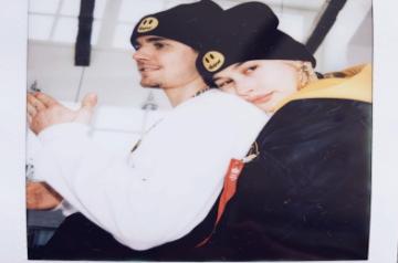 Los Angeles, Aug 3 (IANS) Model Hailey Bieber feels her pop superstar husband Justin Bieber has had crazier experience of fame than her.