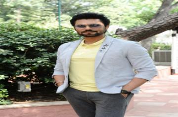 Gaurav Chopraa.