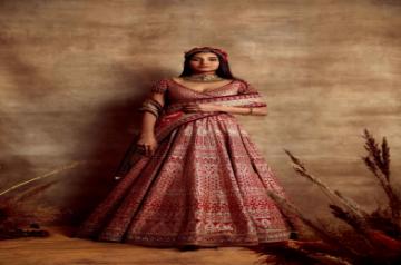 Shantanu and Nikhil, Tarun Tahiliani play with silhouette