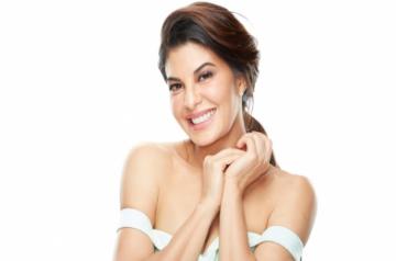 Jacqueline Fernandez Go Glow Girls Campaign