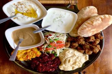 The cold mezze brunch with Falafel by Vinsplate