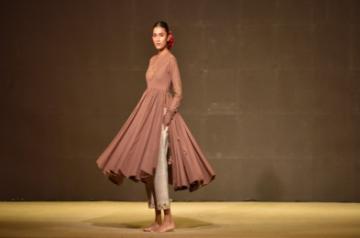 Khadi to get Trendier with 60 New Designs; KVIC Awards Budding Fashion Designers in Khadi Fashion Show