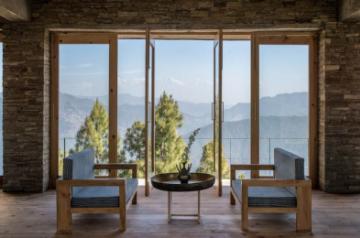 Lounge and views_The Kumaon