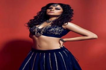 Actress Bindu Madhavi-starrer 'Naga' goes on floors with pooja.