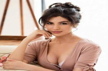 Elnaaz Norouzi.