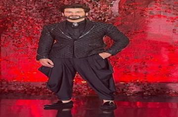 B-Town stars lend glitter and glam to KJo's 50th b'day bash