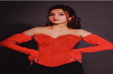 Ashi Singh's new-found love for 'mehendi' on the sets of 'Meet'