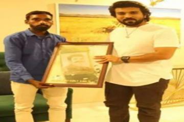 Ram Charan with his fan.