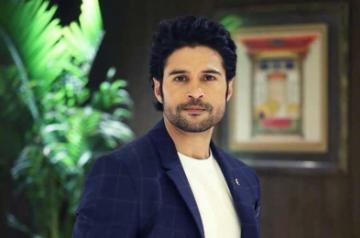 Rajeev Khandelwal on taking up live theatre as a challenge.(photo:ianslife)