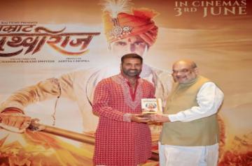 Amit Shah and Akshay.(photo:Instagram)