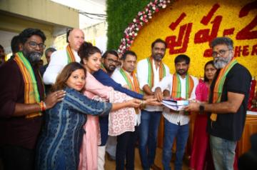 Hyderabad: Pooja ceremony of Pushpa The Rule: Part 2 produced by Mythri Movie Makers association with Sukumar Writings.(Photo: Ramana M/IANS)