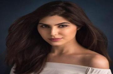 Elnaaz Norouzi.