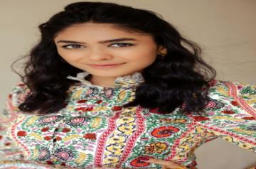 'Sita Ramam' increases Mrunal Thakur's follower base on social media.