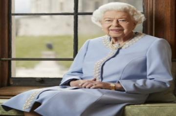 Queen Elizabeth II( https://www.royal.uk/commonwealth-and-overseas,the royal family twitter,the royal family instagram)