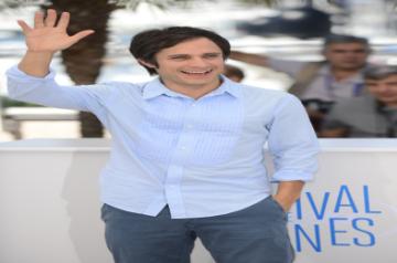CANNES, May 18, 2014 (Xinhua) -- Mexican actor Gael Garcia Bernal poses during the photocall for "El Ardor" at the 67th Cannes Film Festival in Cannes, France, May 18, 2014. The movie is presented in the section Special Screenings of the festival which runs from May 14 to 25. (Photo: Xinhua/Ye Pingfan/IANS)