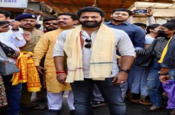 'Kantara' star Rishab Shetty seeks blessings at MumbaiÃ¢ÂÂs Siddhivinayak Temple