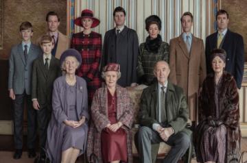 'The Crown' relives King Charles III's breakdance moment with topless women in Brazil.(photo:Twitter)