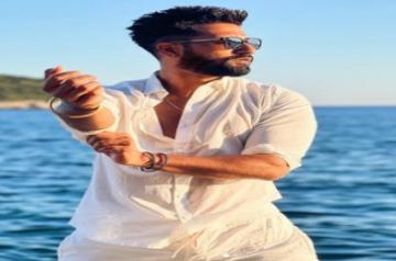 Vicky Kaushal cheers for Dhanush(instagram)