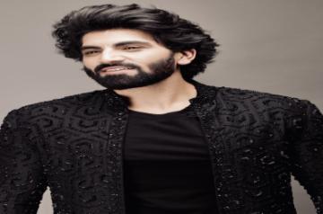 Laqshay Kapoor on cloud nine as he collaborates with Shreya Ghoshal for 'Sohnneyaa'.(photo:Instagram)