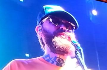 Imagine Dragons singer praising Indian food, promising to comeback to India.