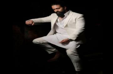Rocking star Yash says he wonÃ¢ÂÂt celebrate birthday this year with fans; says he will share big news