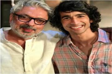 Shantanu nostalgic as his debut film 'Gangubai Kathiawadi' clocks in a year.