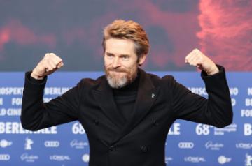 BERLIN, Feb. 21, 2018 (Xinhua) -- Actor Willem Dafoe, winner of the Honorary Golden Bear prize for lifetime achievement, poses for photos after a press conference during the 68th Berlin International Film Festival in Berlin, capital of Germany, on Feb. 20, 2018. (Xinhua/Shan Yuqi/IANS)