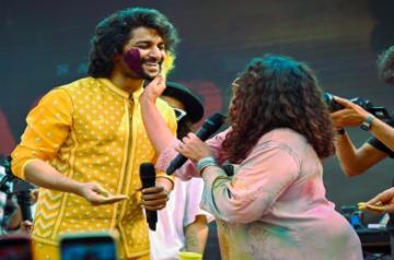 Tollywood star Nani marks entry  into Hindi cinema with Holi celebration