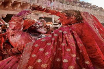 Ace photographers reveal how to take perfect Holi shot with iPhone 14 Pro.