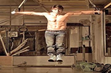 Vidyut Jammwal raises the fitness bar with new calisthenics tricks