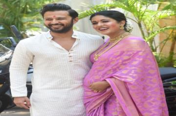 Mumbai : Actors Vatsal Sheth and Ishita Dutta pose for photos during their baby shower ceremony at Juhu Gymkhana, in Mumbai on Sunday, May 14, 2023. (Photo:Sanjay Tiwari/IANS)