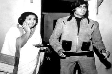 Big B mourns 'gentle'mother Sulochana's death: 'She had been ailing for some time'. (.(photo:Twitter)