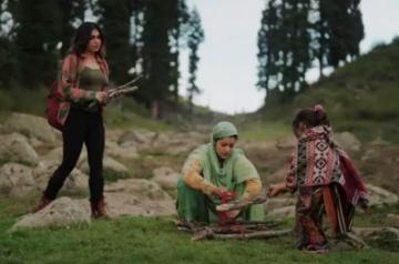 Tulsi Kumar's 'Bolo Na' is a travel song with elements of folk music